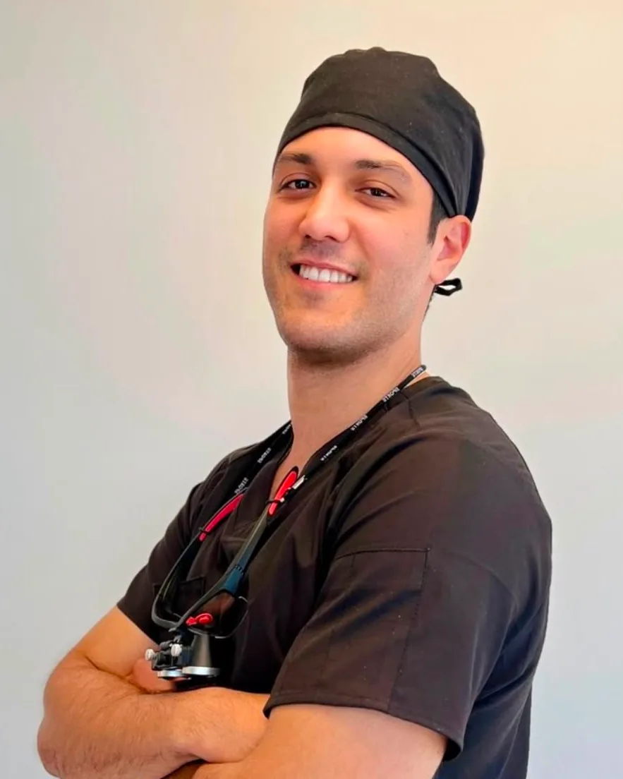 Dr. Kristian Alveal Caamaño, urgencias y odontología general de la Clínica Defaur