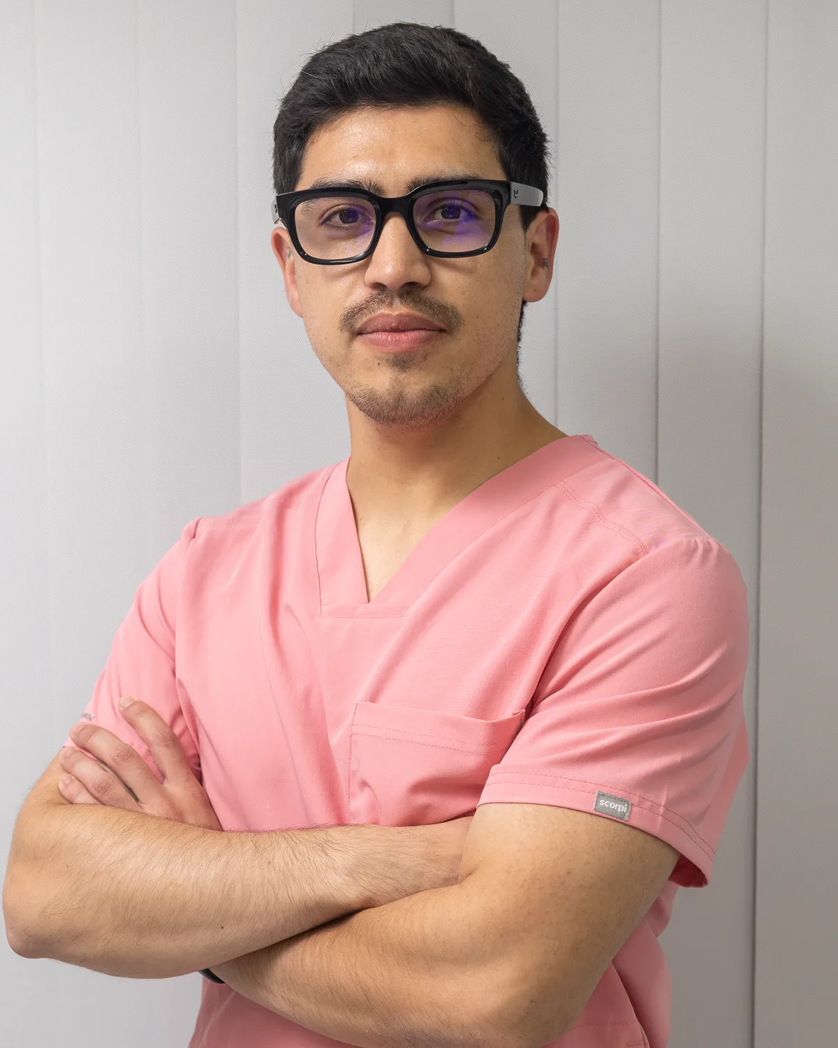 Dr. Roberto Barrera Sandoval, cirugía periodontal de la Clínica Defaur