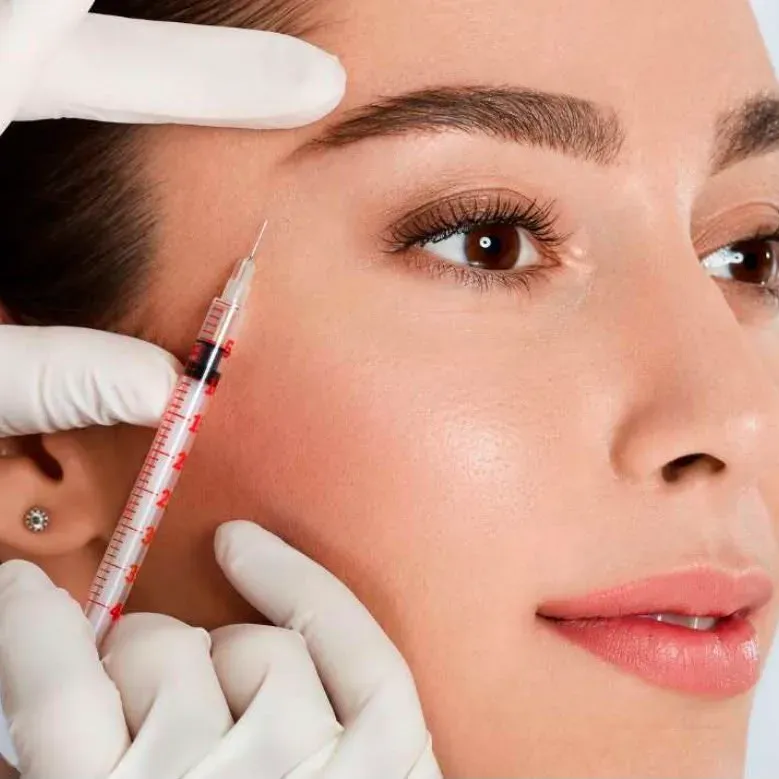 Aplicación de toxina botulínica en el tercio superior del rostro